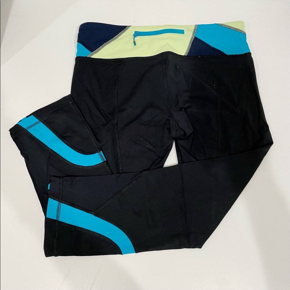 LULULEMON Crop Legging with turquoise/green/navy band